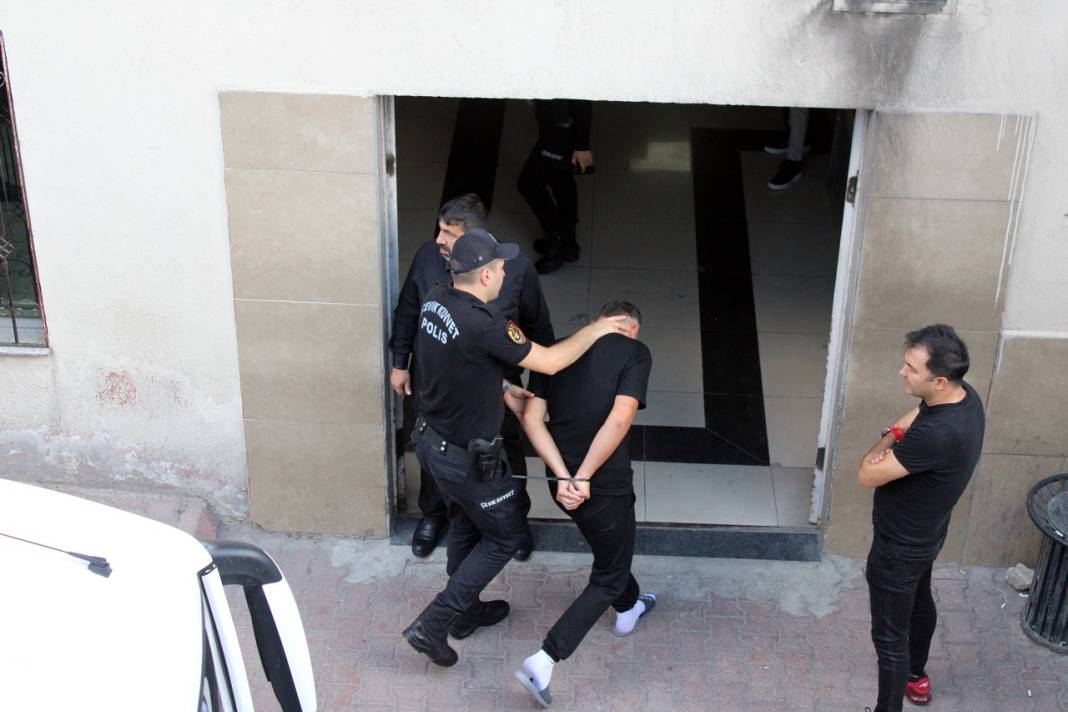 Konya'da 'Şirinler'e eş zamanlı operasyon! 68 mağdur var: TOMA kapılarına dayandı 7
